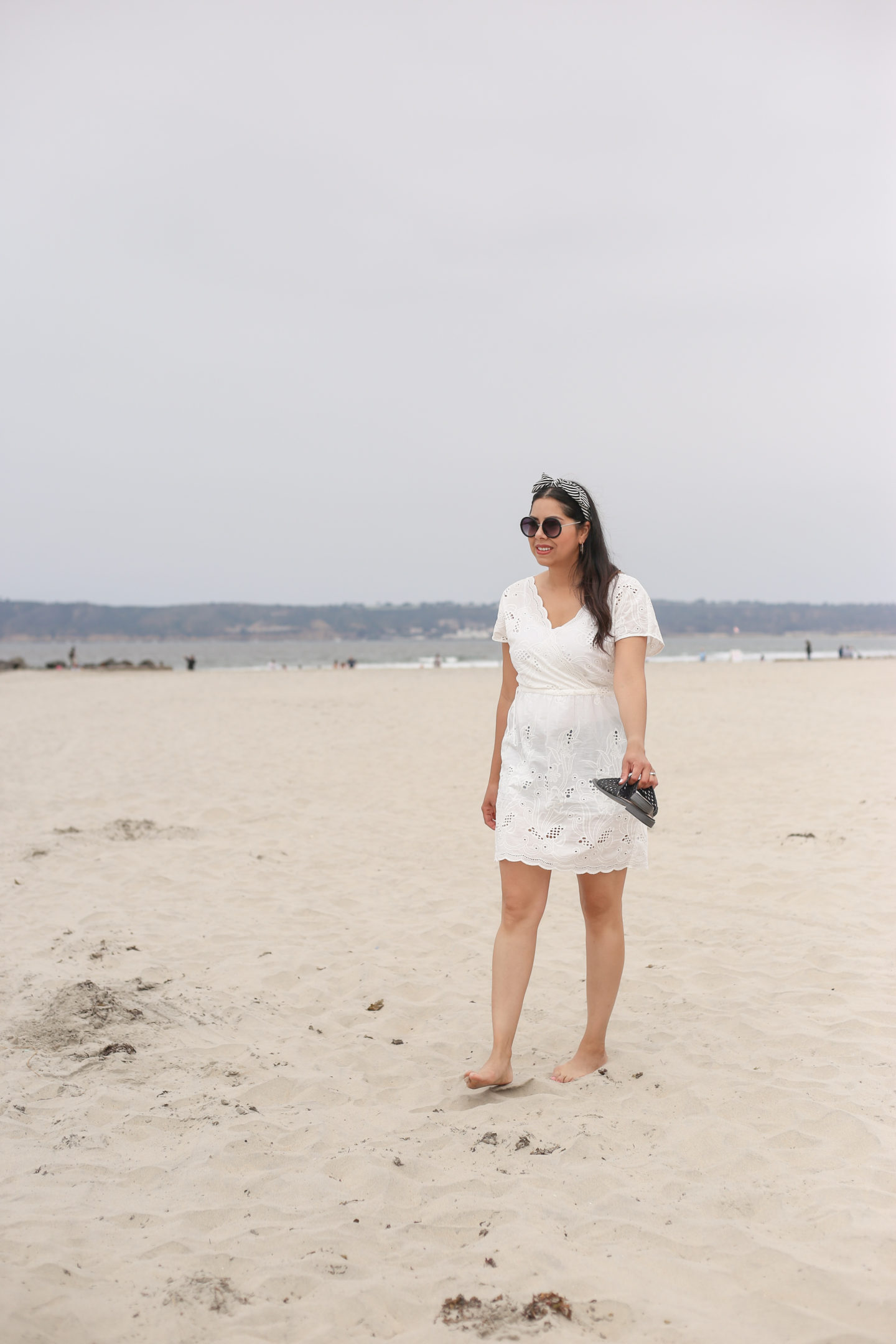 end of summer reflections, latina lifestyle blogger, black round sunglasses