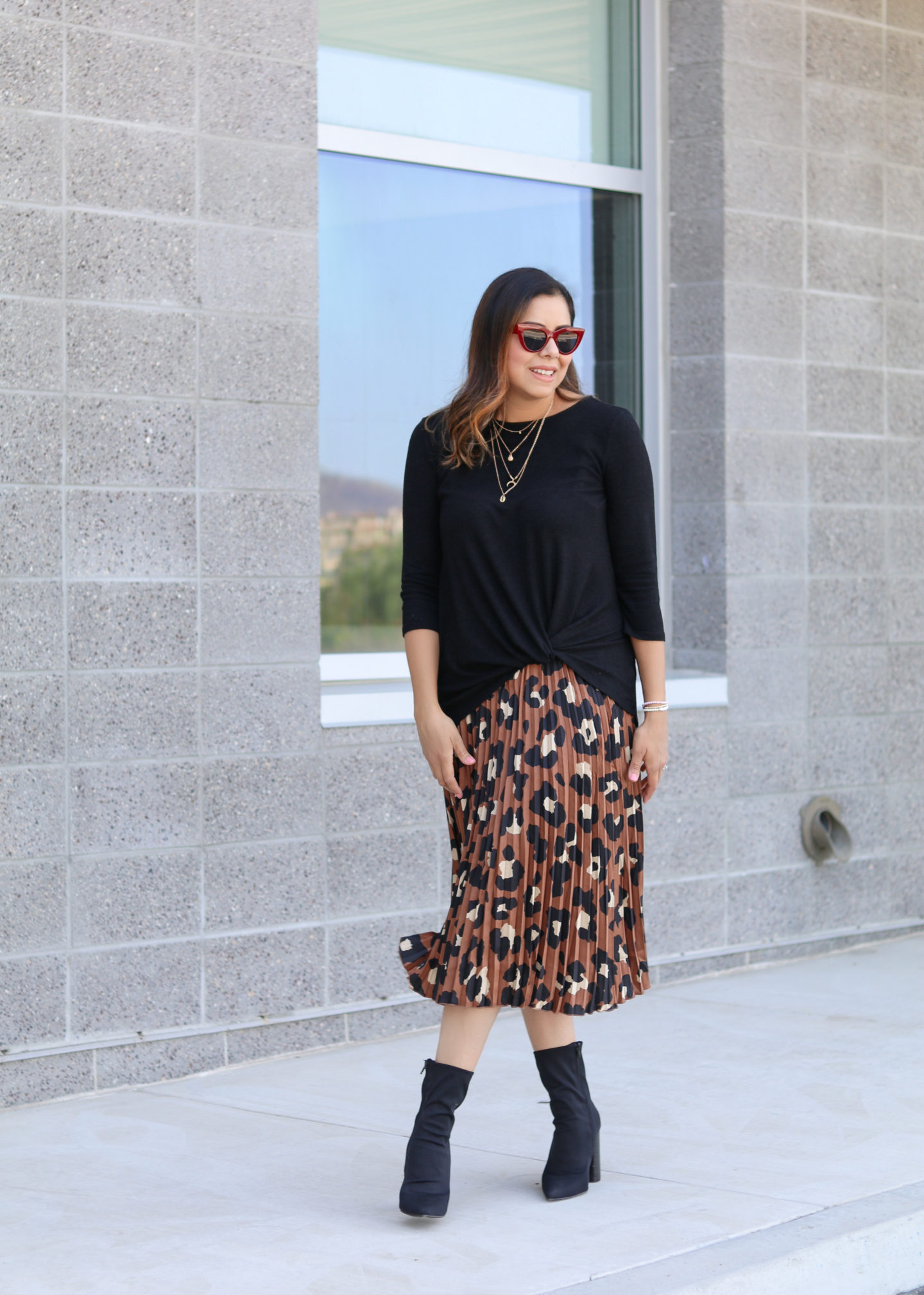 Fall Lookbook with leopard midi skirt, how to wear a leopard midi skirt