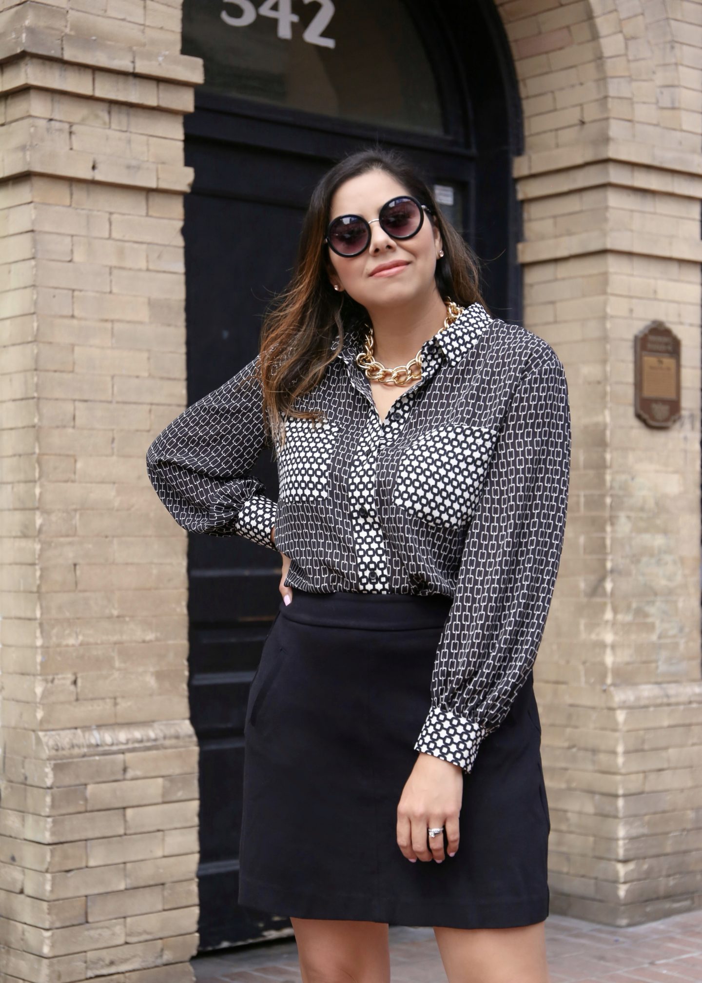 affordable chic black and white outfit, how to wear a chunky gold necklace, san diego style instagrammer