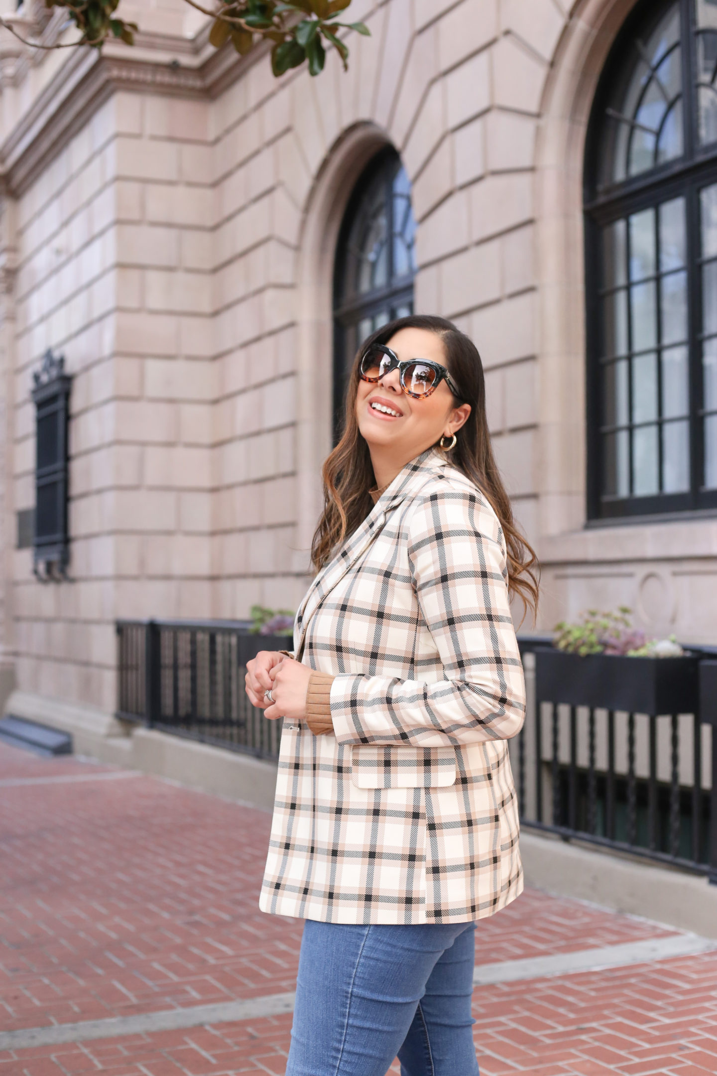 Latina Fashion Blogger, affordable sunglasses, affordable plaid blazer