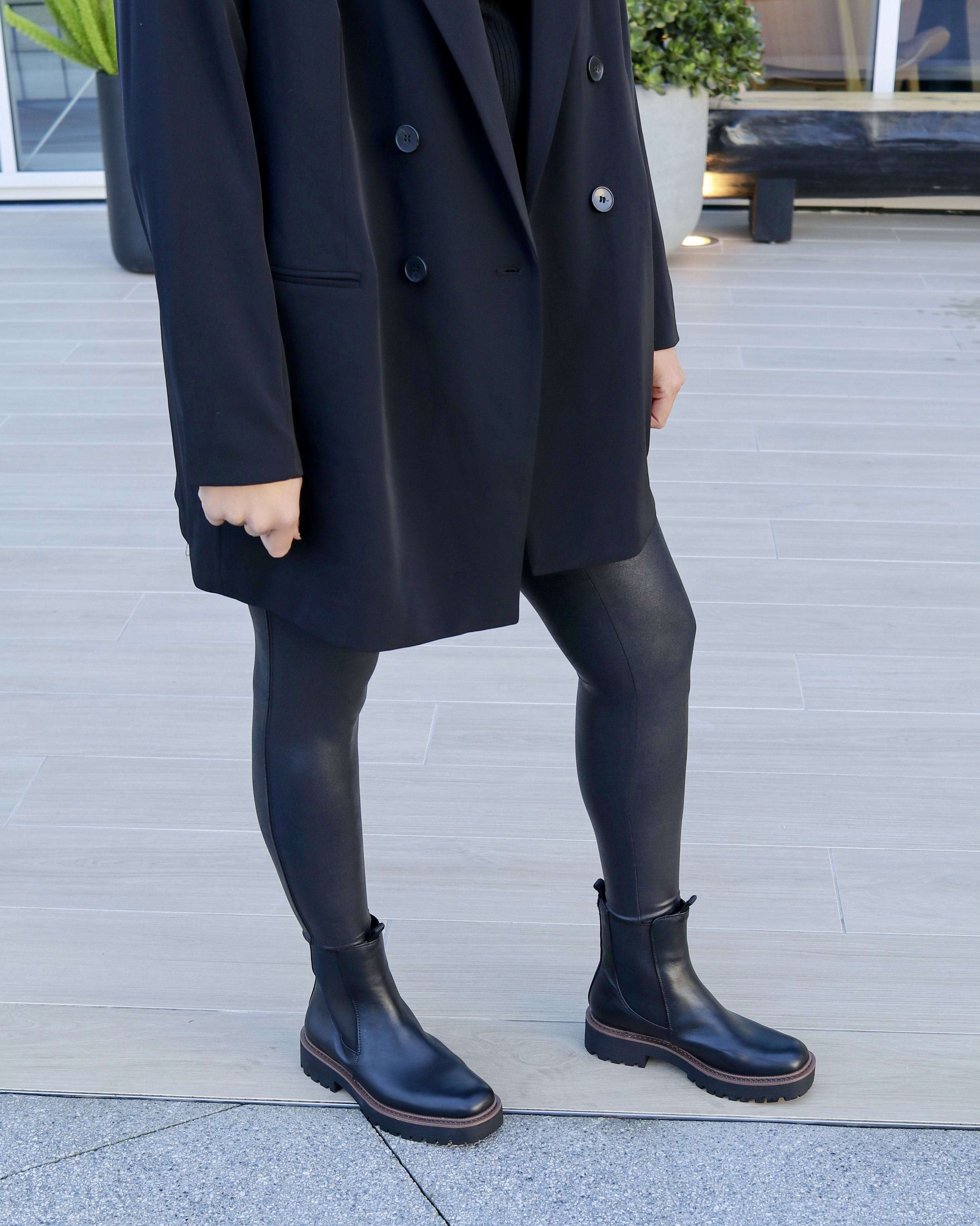 Spanx faux leather leggings with Chelsea boots outfit, oversized blazer with faux leather leggings outfit
