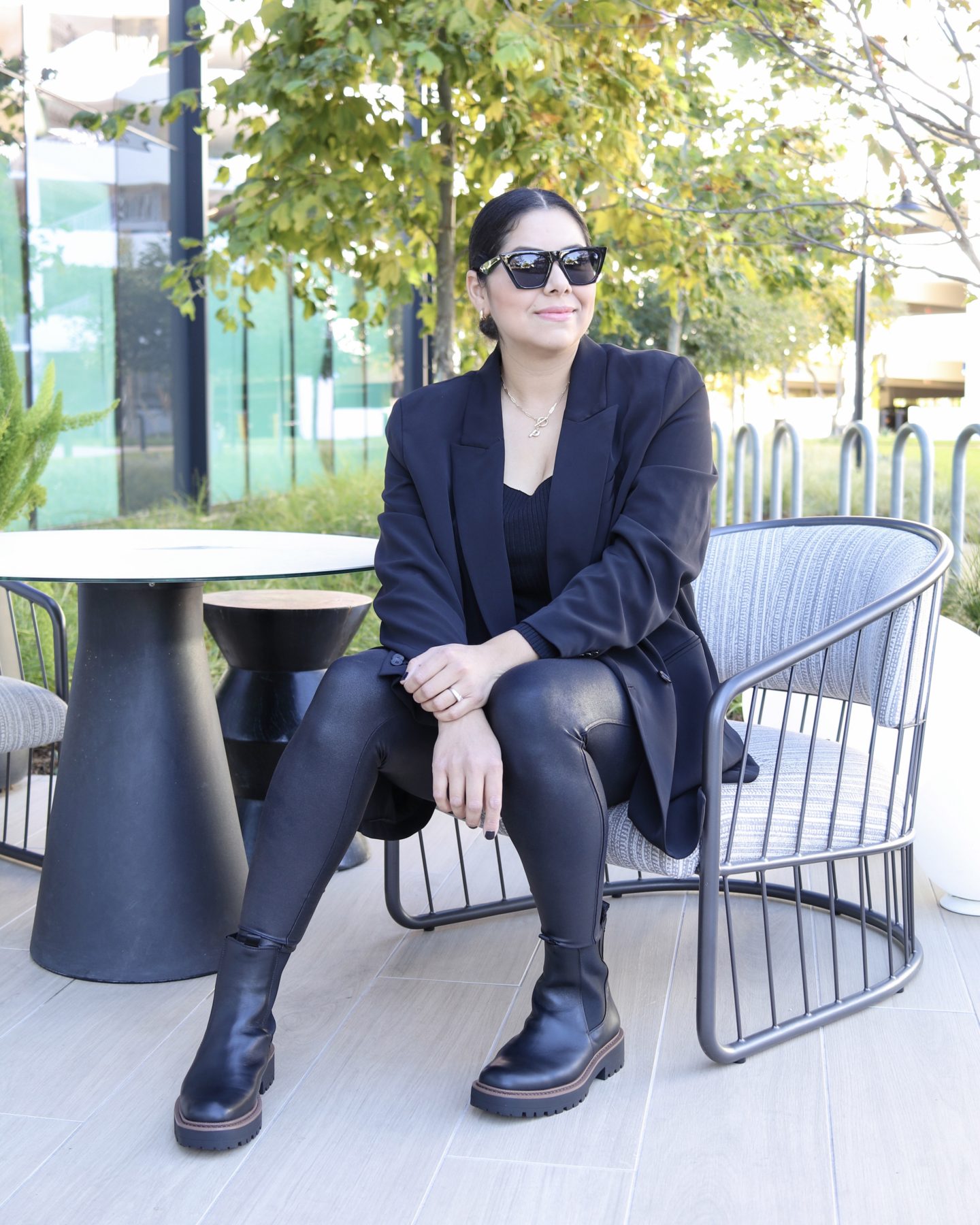 Latina fashion blogger, how to style the SPANX faux leather leggings