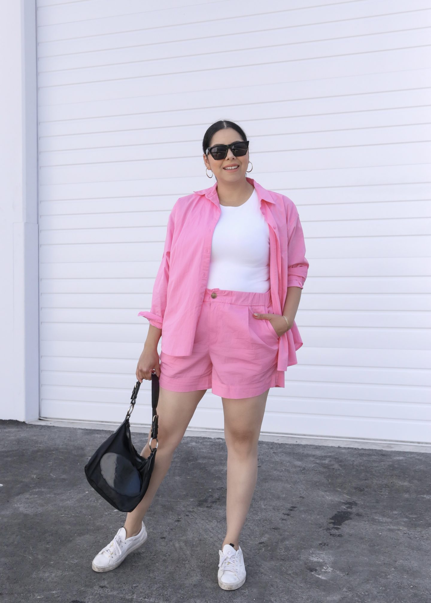 Pink Shorts with Pumps Smart Casual Summer Outfits In Their 20s (2