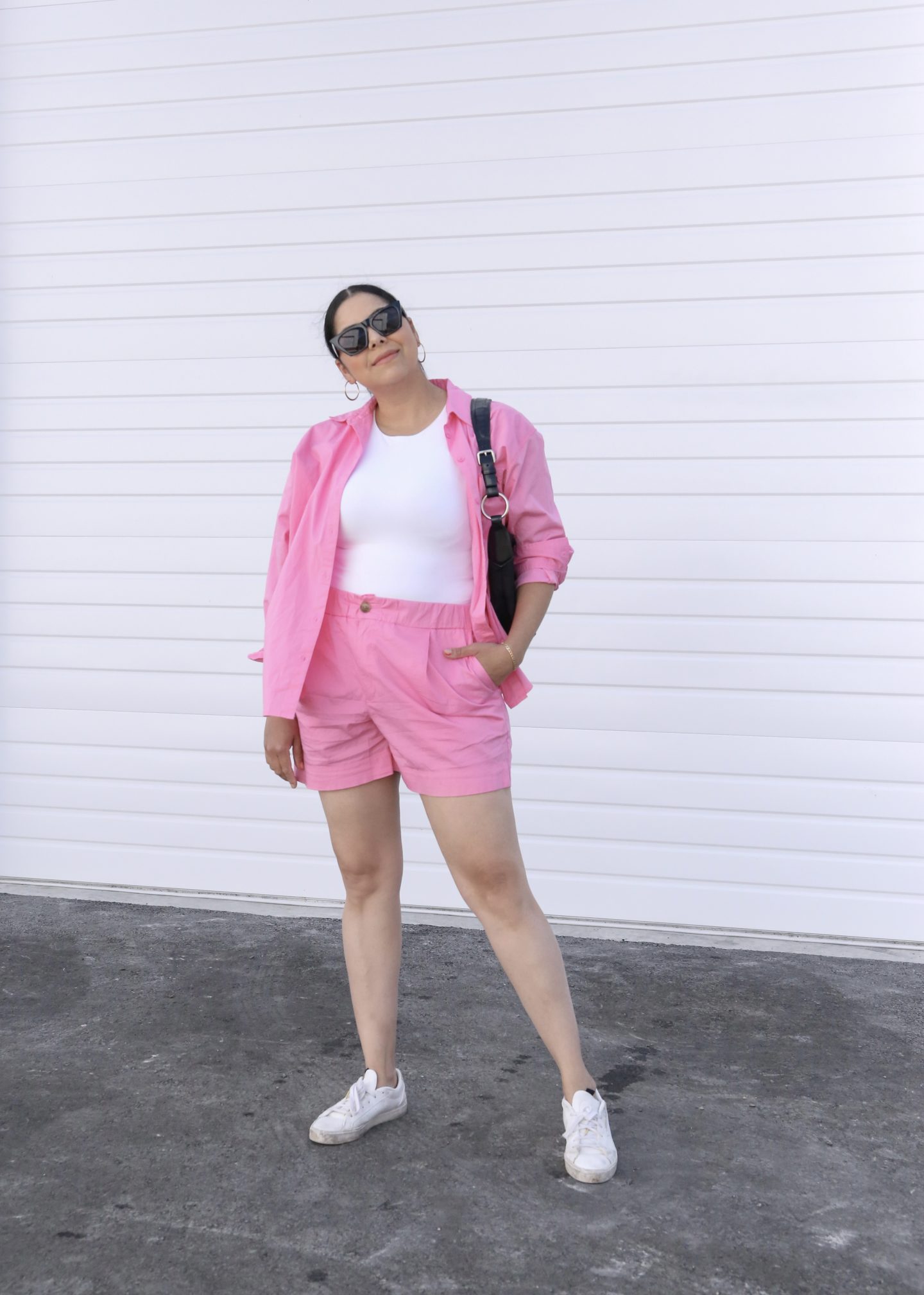 what to wear this summer 2022, casual cute summer look, hot pink casual outfit