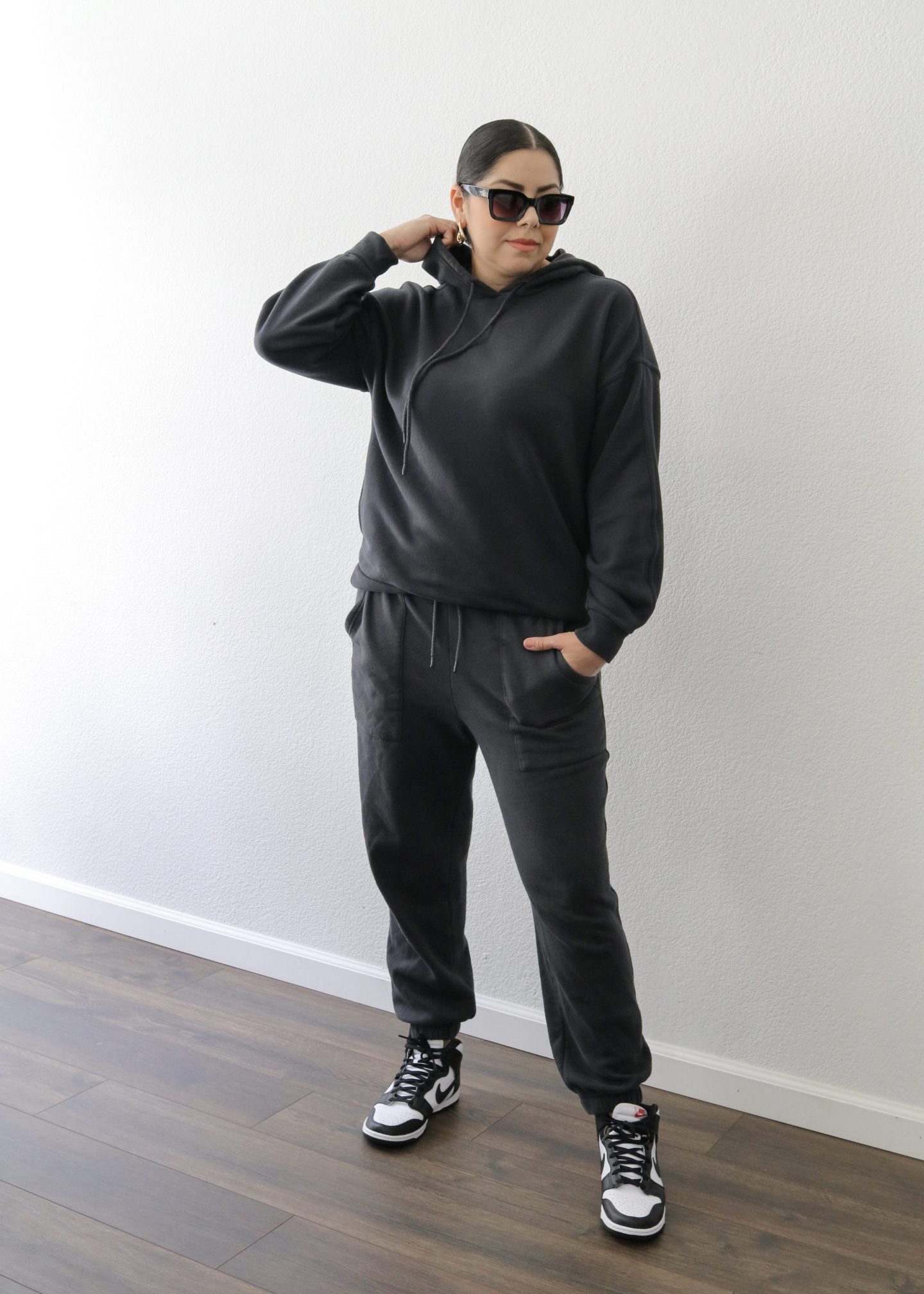 Black Sweatsuit with Dunks Outfit, swaggy outfit for women, how to style black and white dunks high