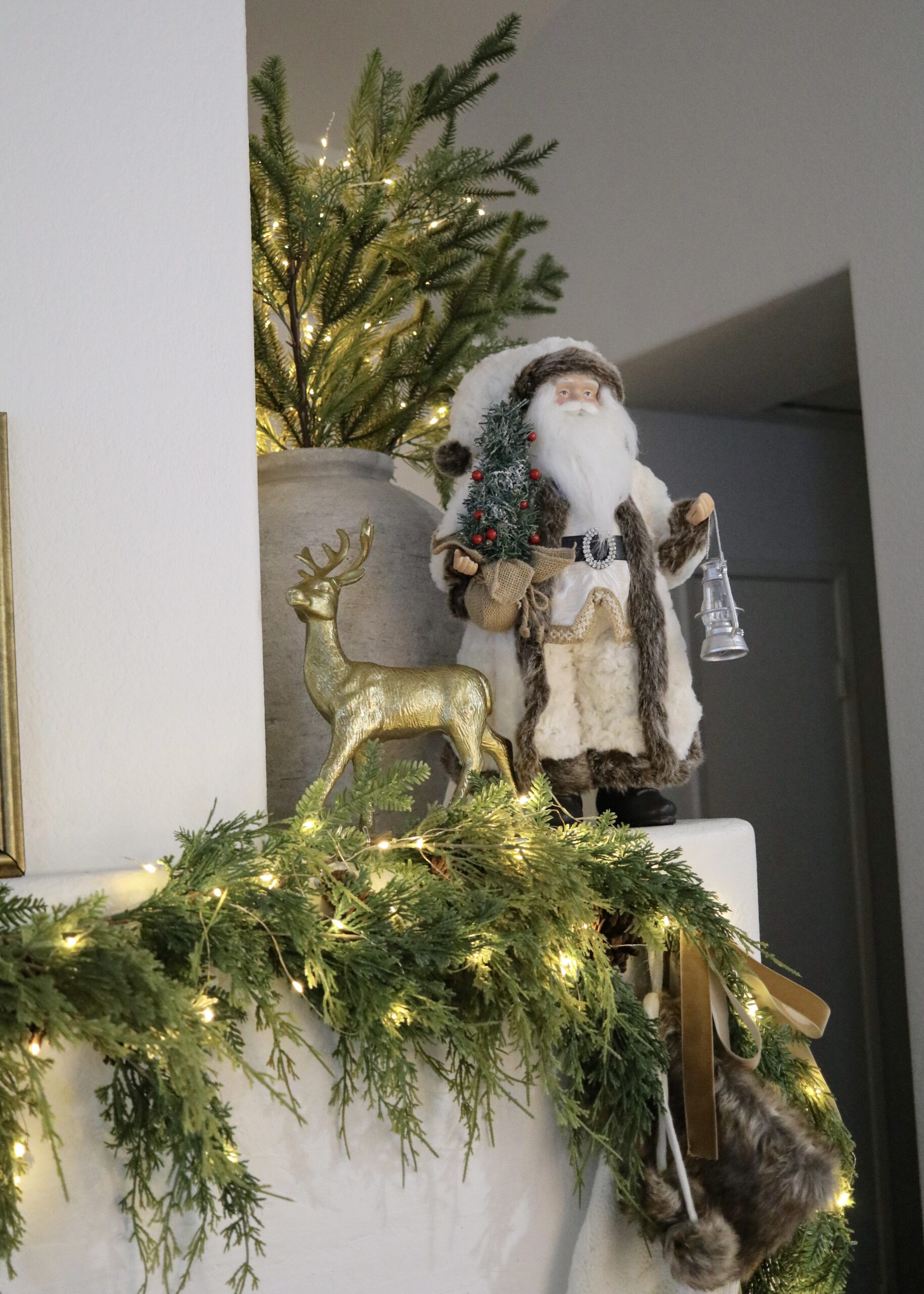 mantel Christmas decoration, Santa figurine Christmas Decor