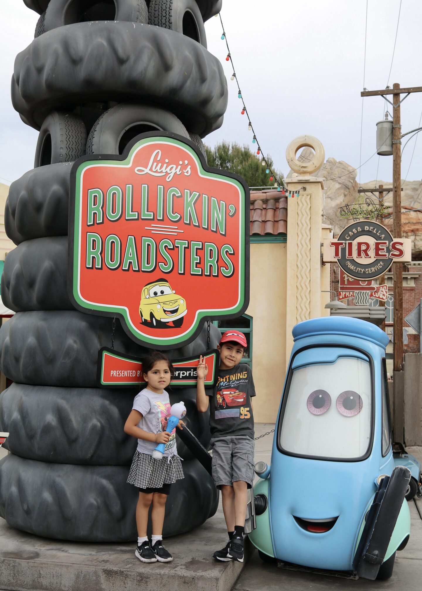 kids outfits for cars land, disney family blogger